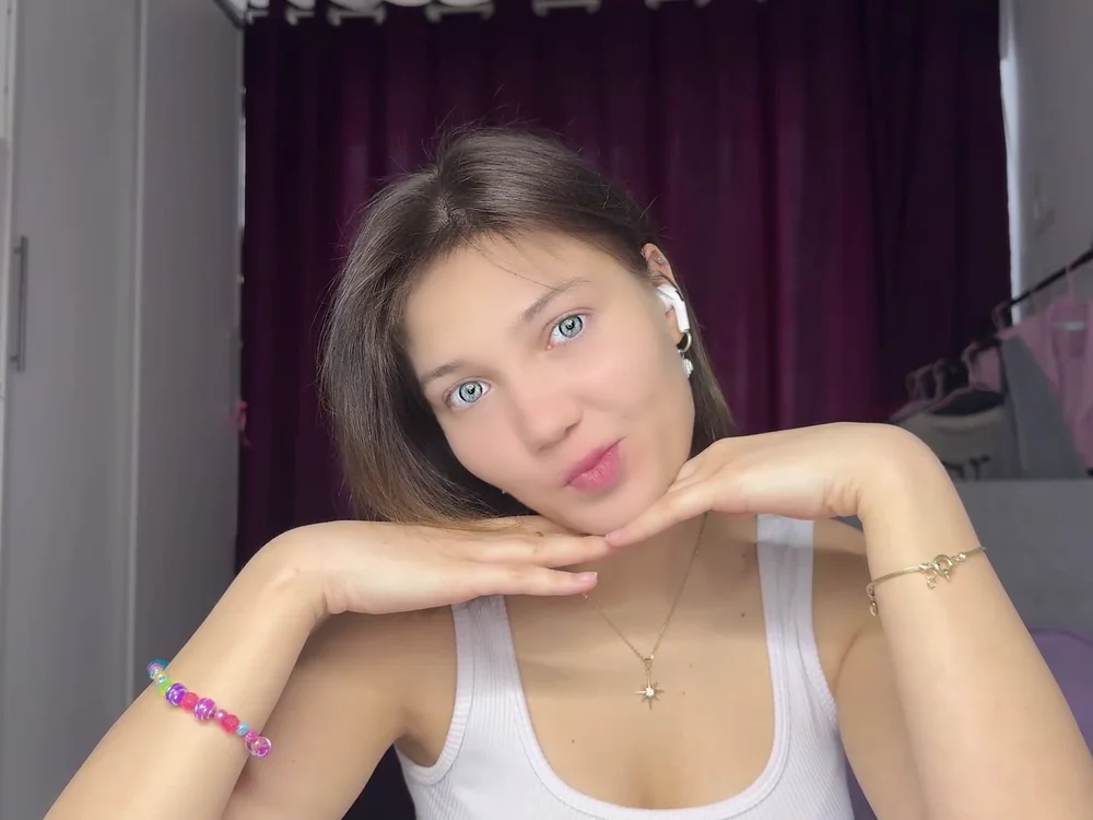 Cute_Capricee's Offline XXX Chat