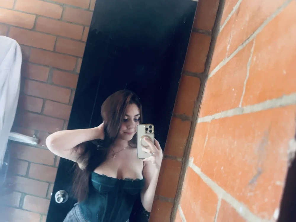 Sofia742's Offline XXX Chat