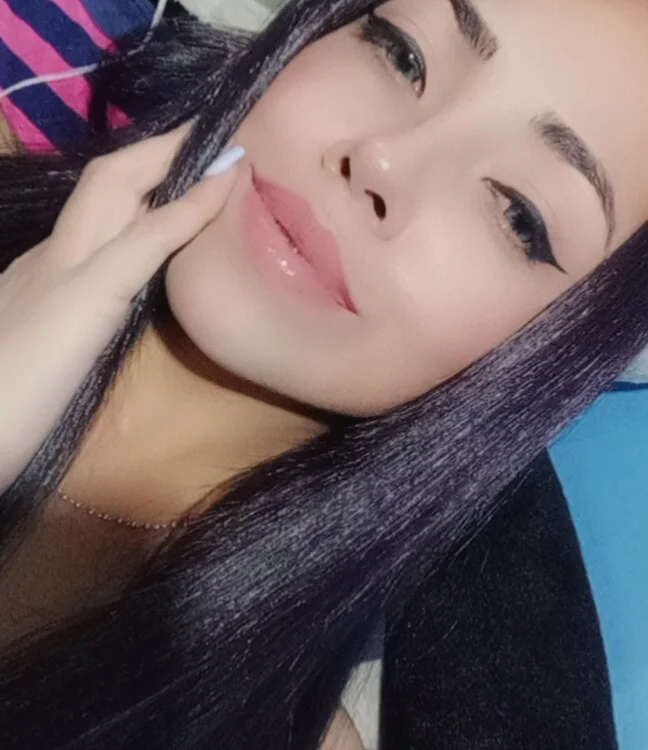 mia-fox1's Offline Chat Room