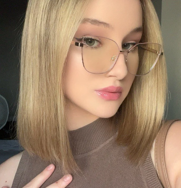 BabeKate18's Offline Chat Room