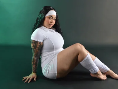 juicy_led_ on StripChat