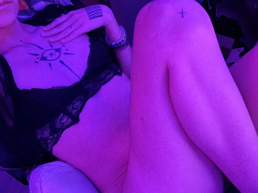 prickly_priscilla's Offline XXX Chat