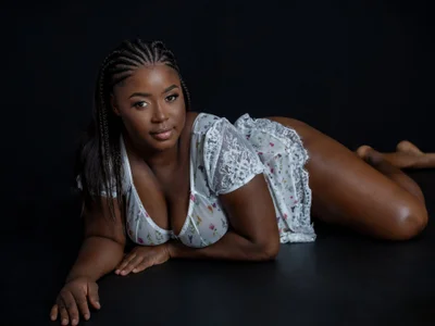 Chleo__ Female Oilshow Webcam Strip