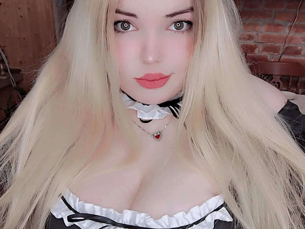 EmilyClinee's Offline Chat Room