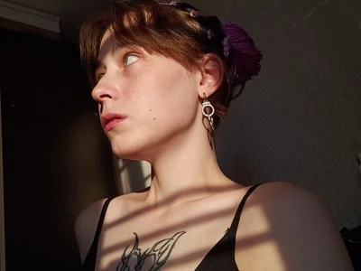 EllieFromTheMoon - Girl 