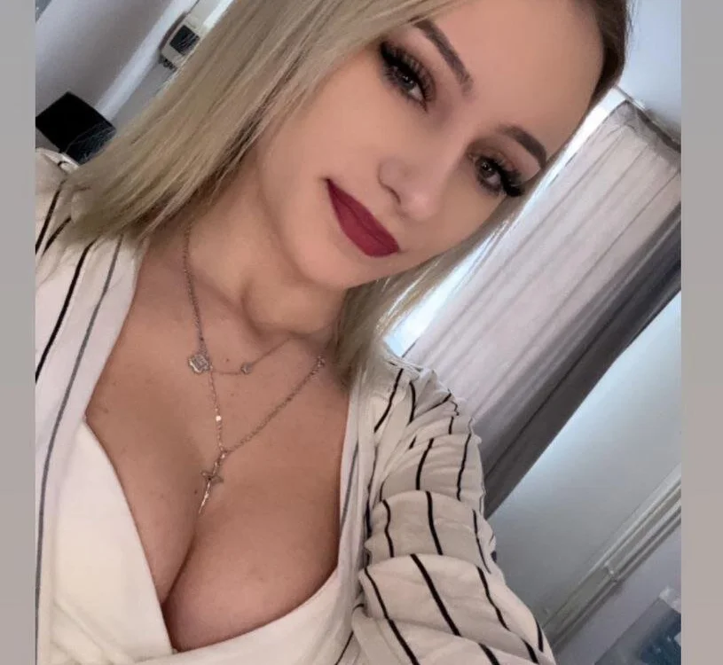 LustyRosee's Offline XXX Chat