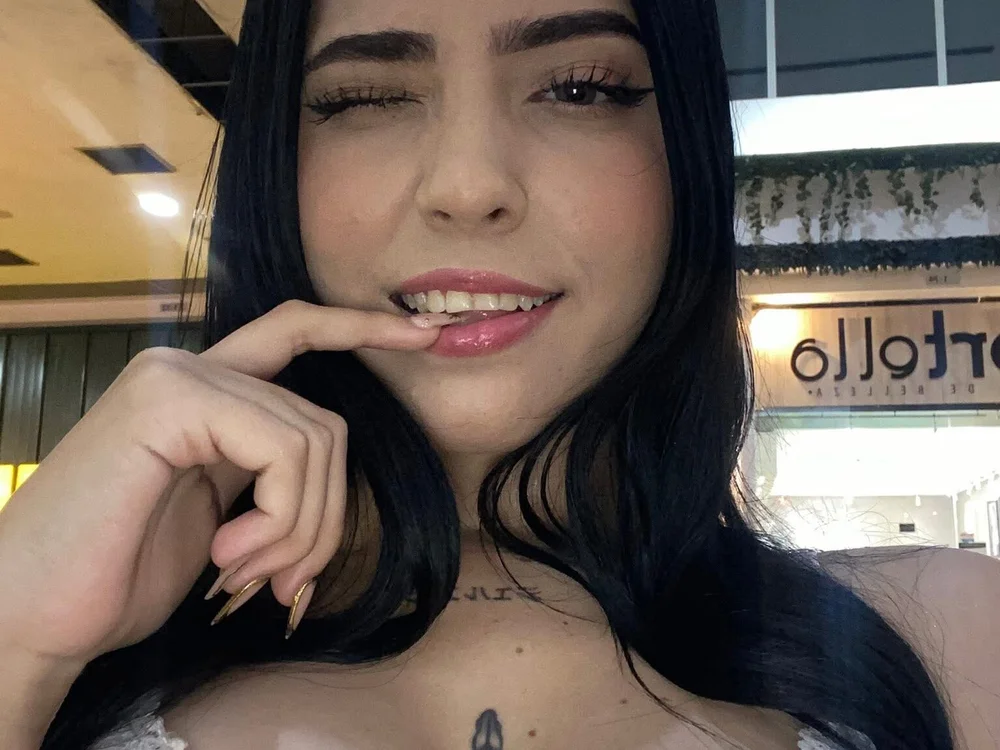 Sophiee_leee's Offline XXX Chat