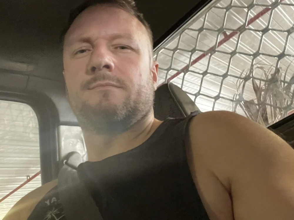biggape30's Offline Chat Room