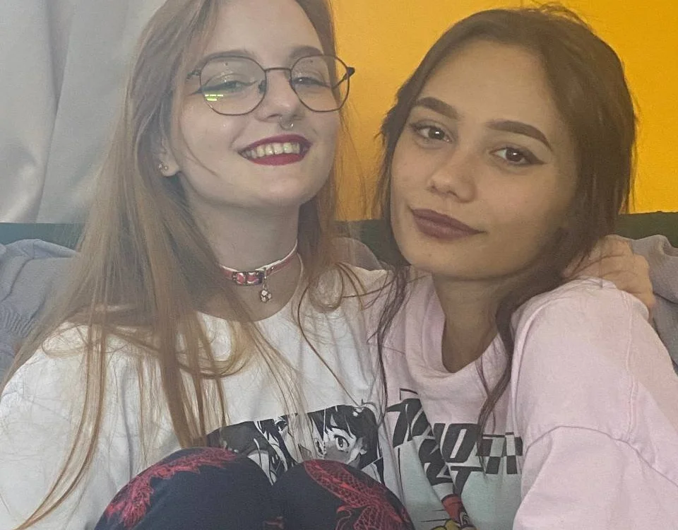 RoseYvonne's Offline Chat Room