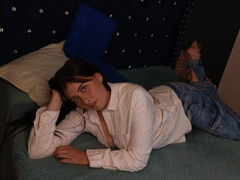 helena_1gv's Offline XXX Chat