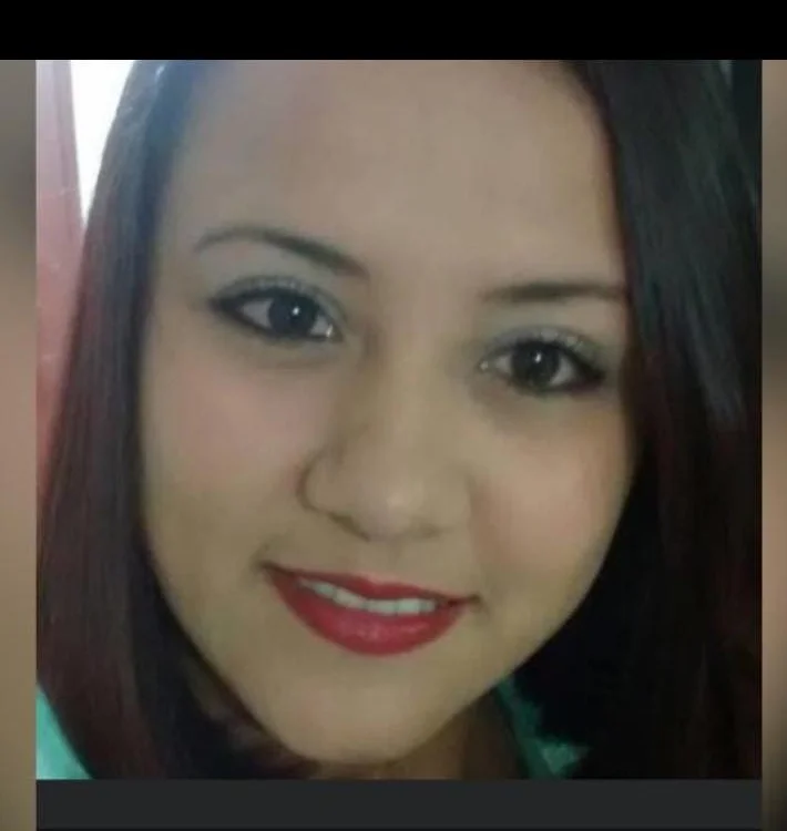 roxana_evans10's Offline Chat Room