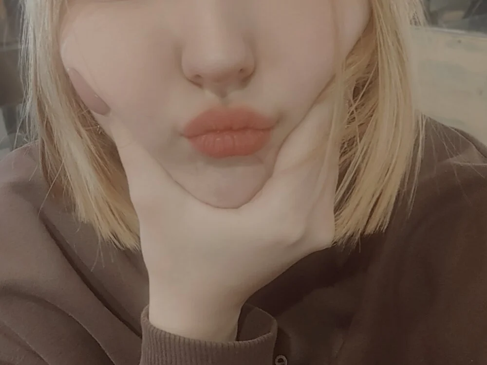 Stella_MoonLight Adlı Modelin Çevrimdışı XXX Sohbeti