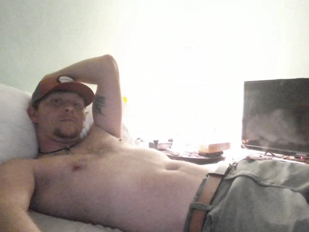 straightforward2324 Offline XXX-Chat