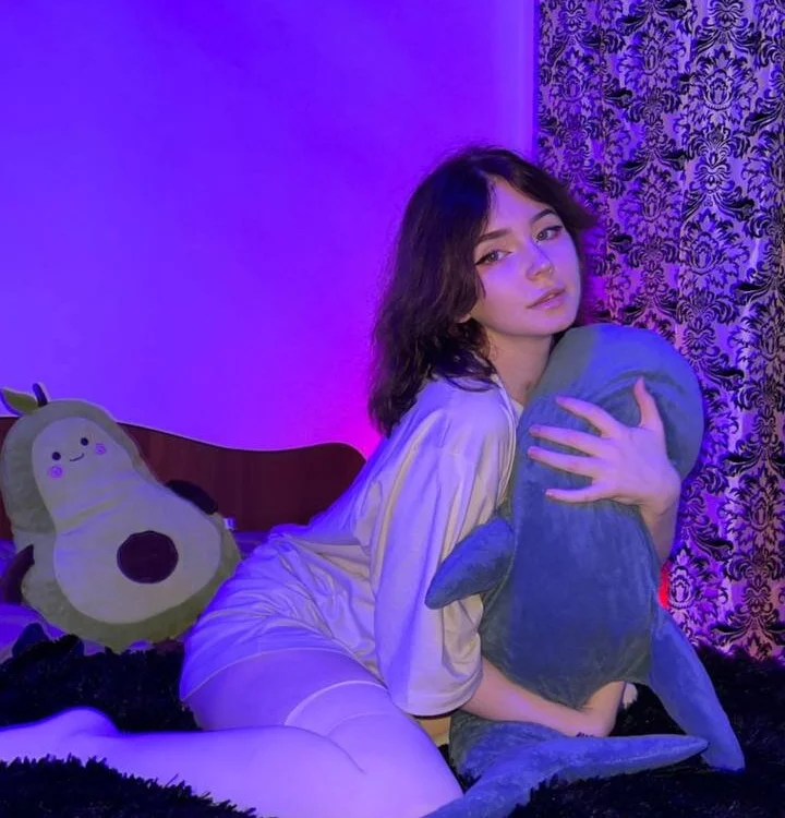 hanlee_'s Offline Chat Room