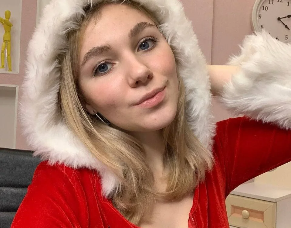 tina_strong's Offline XXX Chat