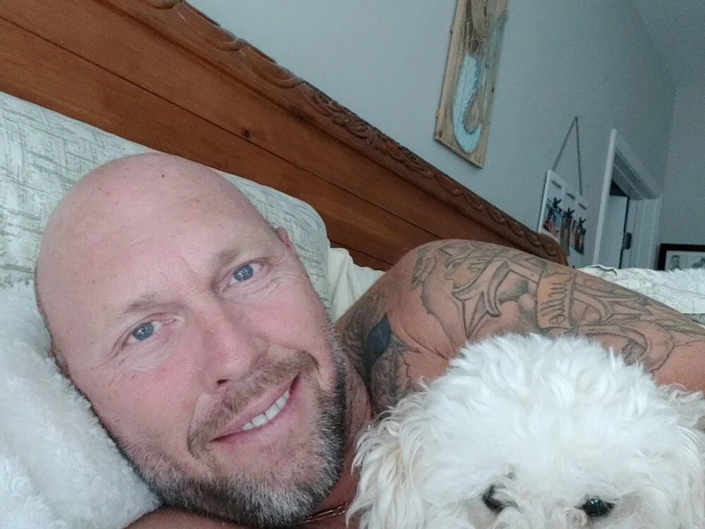 JohnnyHandsome5581's Offline XXX Chat