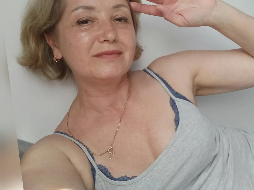 IrynaMolbertx's Offline XXX Chat