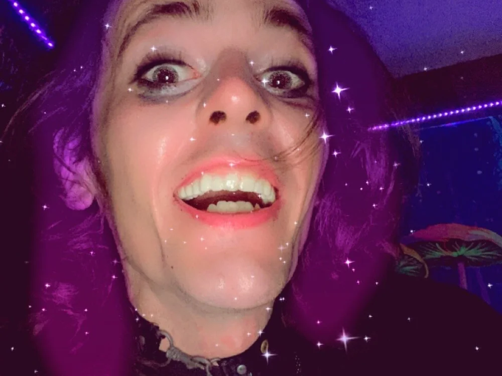 fayesplay's Offline Chat Room