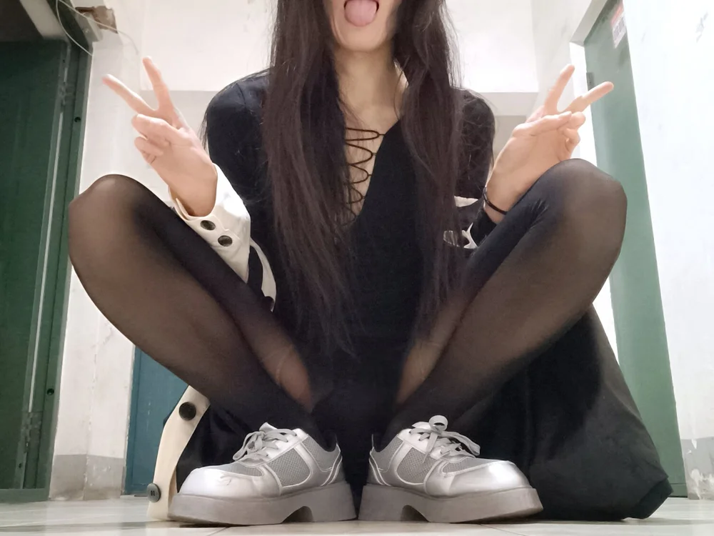 qingxiaochenqxc – Offline XXX chat
