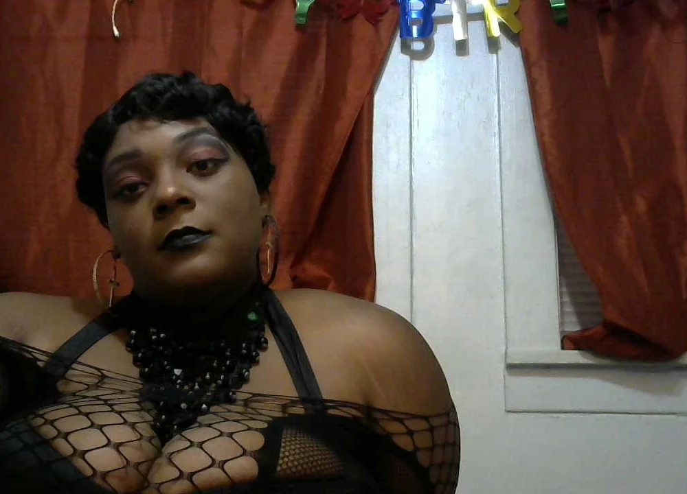 MistressBigBottom's Offline Chat Room