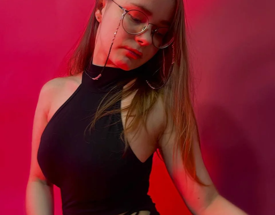 Офлайн-чат XXX CassieCool