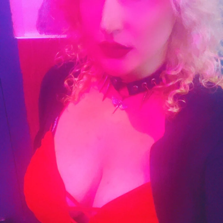 baddiebender's Offline Chat Room