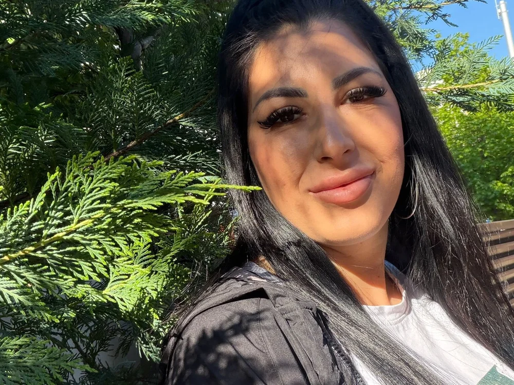 Watch  AnnaLissee live on StripChat