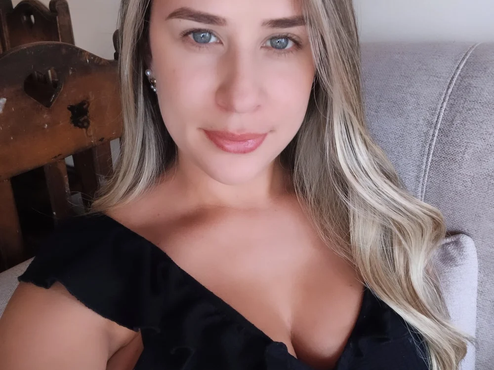 la_gata_hot's Offline XXX Chat