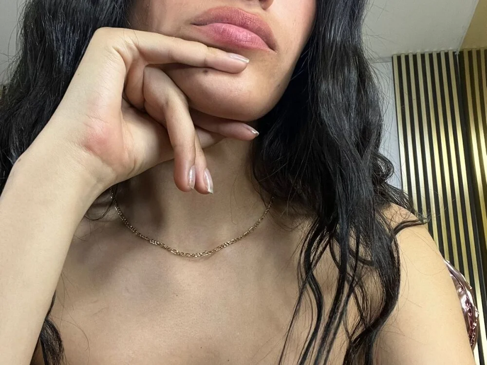 helena1_s' Offline XXX Chat