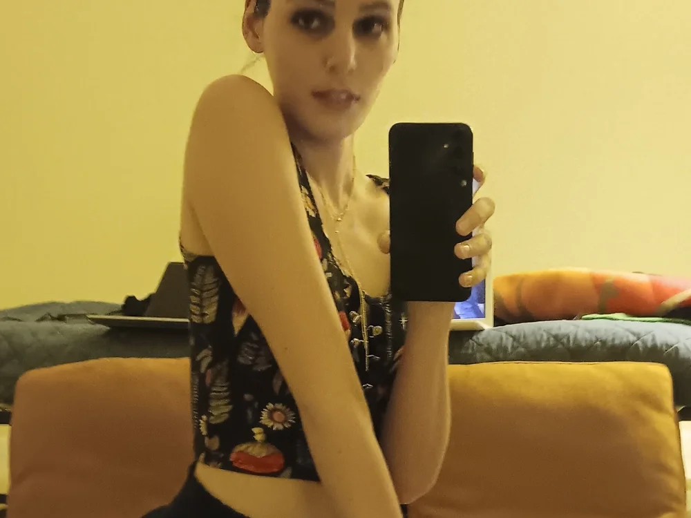 Cute_Chloexxx's Offline Chat Room