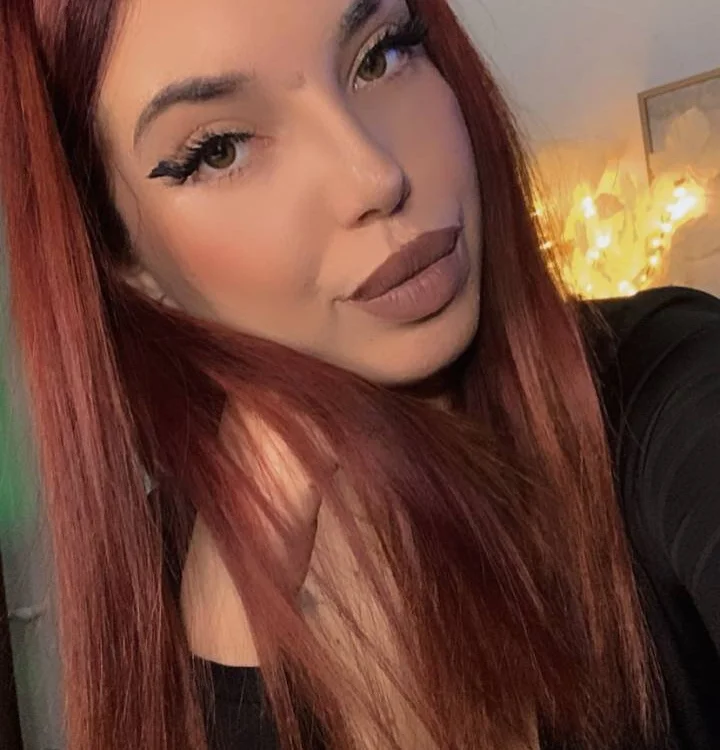 LylaRoze: συνομιλία ΧΧΧ εκτός σύνδεσης