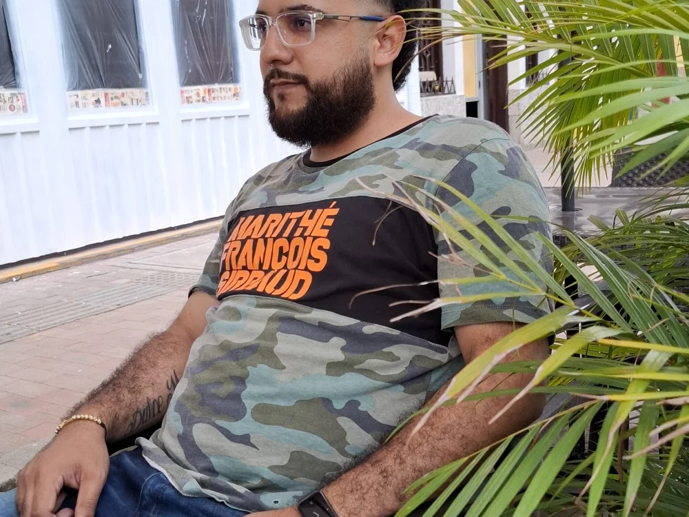 emilio99's Offline Chat Room
