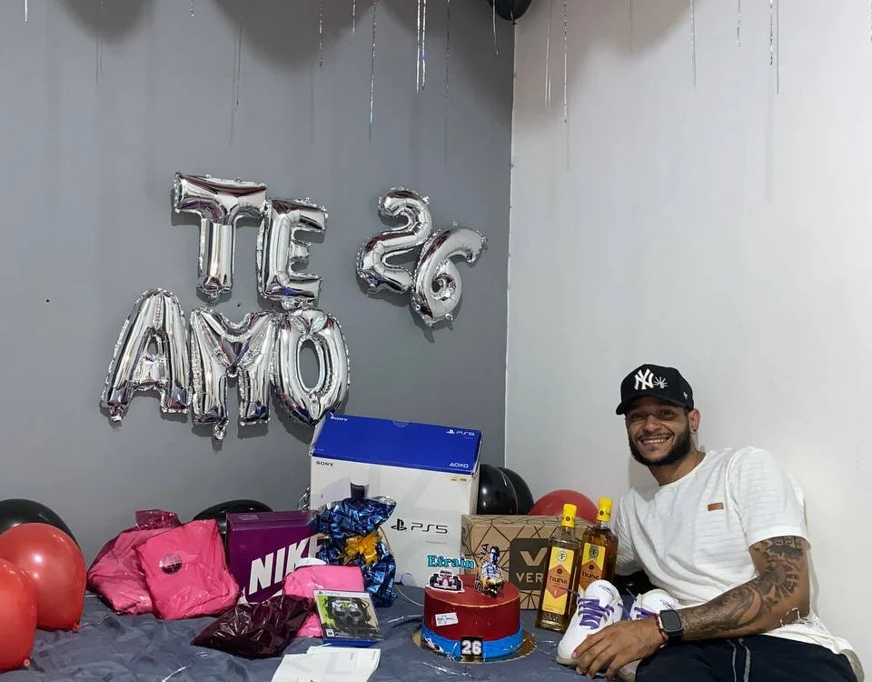 Efrain_Jr23's Offline Chat Room