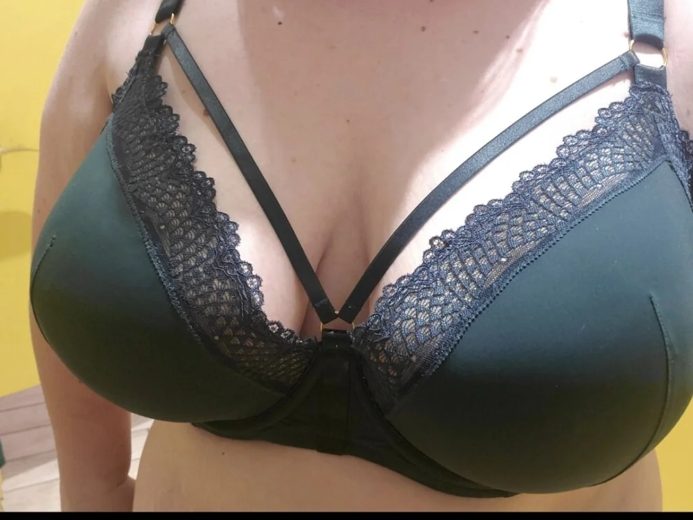 crazycatcass Offline XXX-Chat