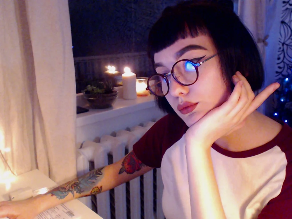 stripperella's Offline Chat Room