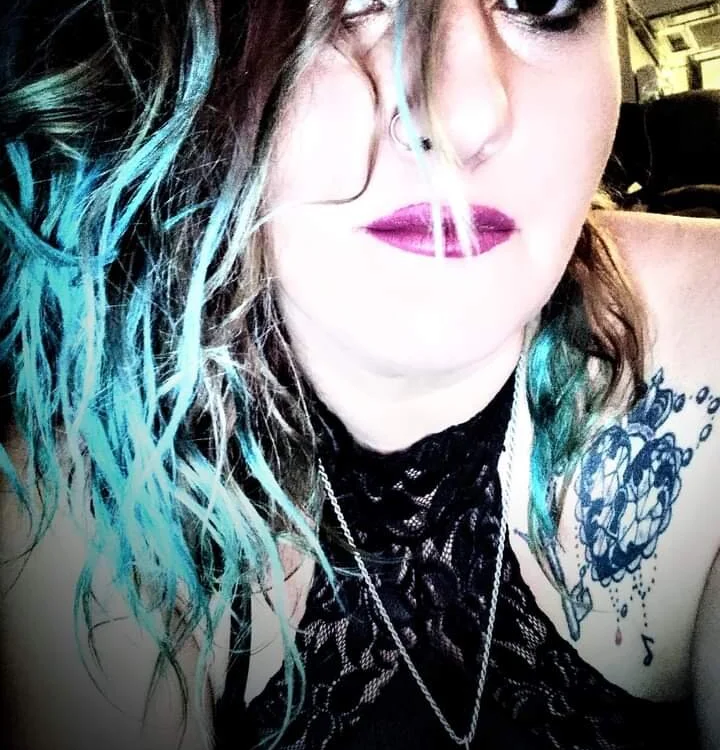 Sadiemoonchild2's Offline Chat Room