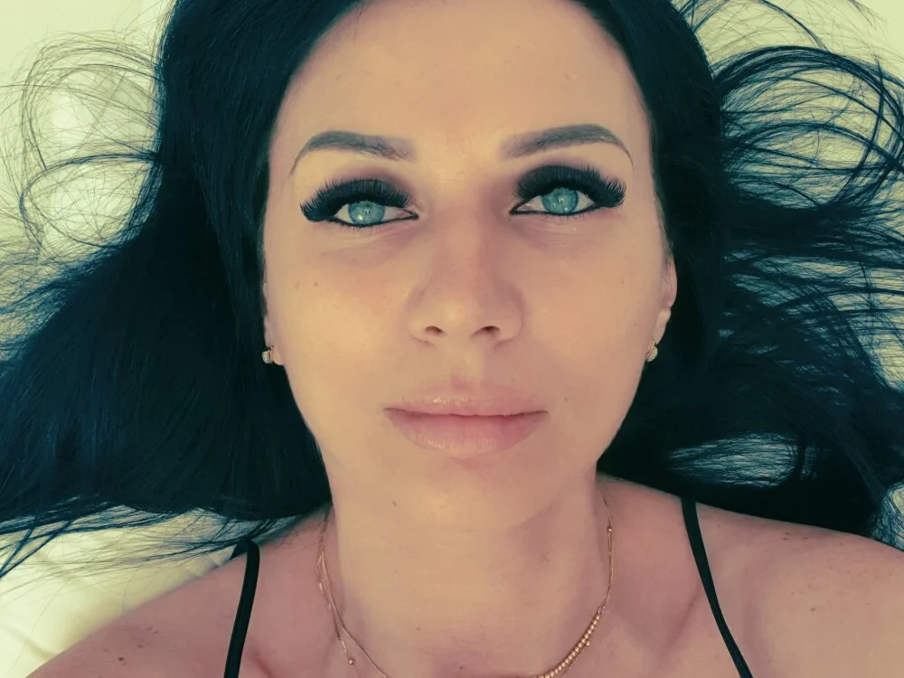 nefirtiti Chat XXX offline