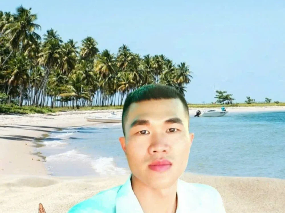 TonyTam98 離線 XXX 聊天