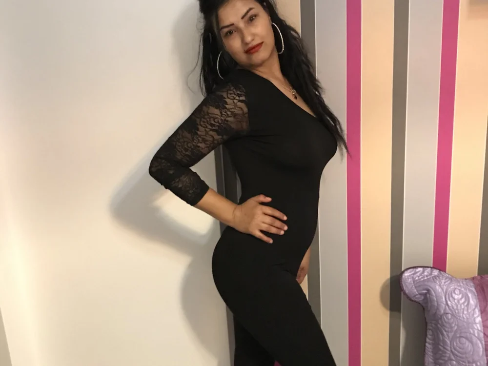 Sara_sweety's Offline XXX Chat