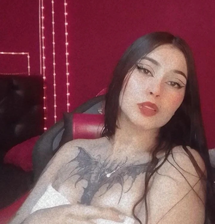 miafox_04's Offline Chat Room