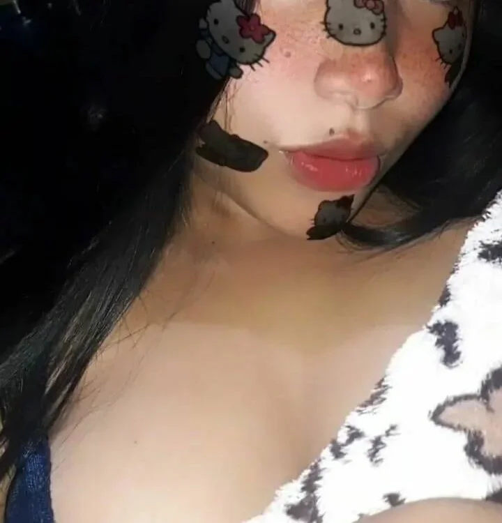 Aliney-2's Offline Chat Room