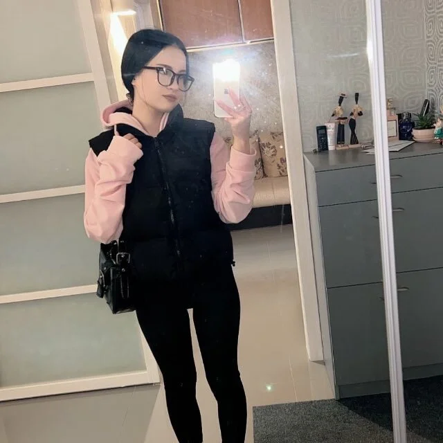 MindyStjuste 离线XXX聊天