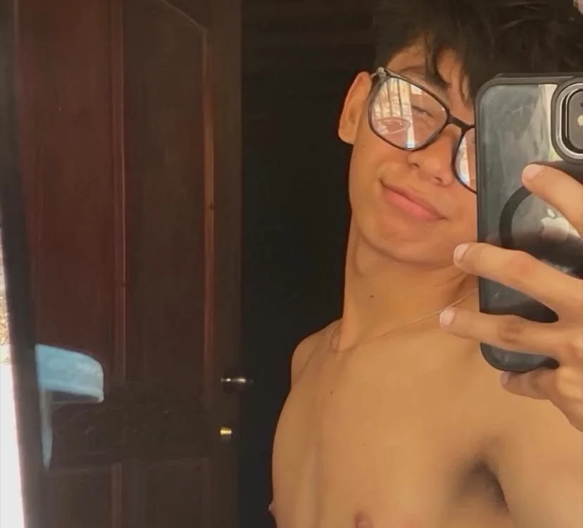 kenn_hotguy Chat XXX Ngoại tuyến