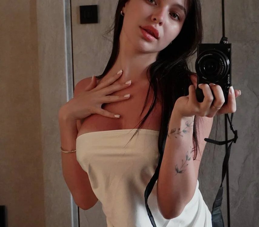 SarahCarrter's Offline XXX Chat