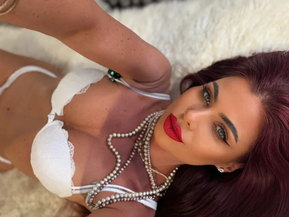 Angelinna_xo Adlı Modelin Çevrimdışı XXX Sohbeti