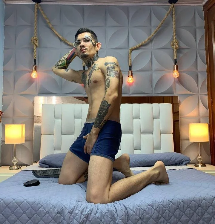 Chatroom XXX hors ligne de Boy_tatto77