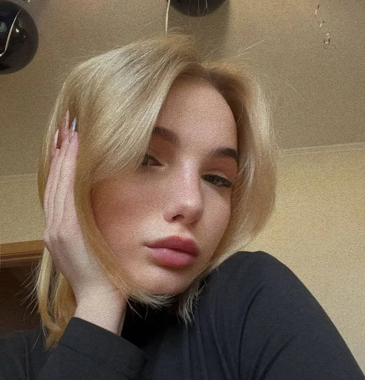 AdrieneChappn Offline XXX chat