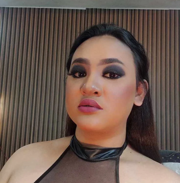 دردشة Wild_Ella الجنسية دون اتصال