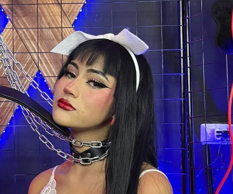 emily_slave_bdsmn Offline XXX chat