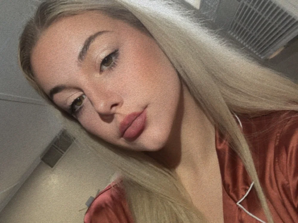 baddie-brooke26's Offline Chat Room